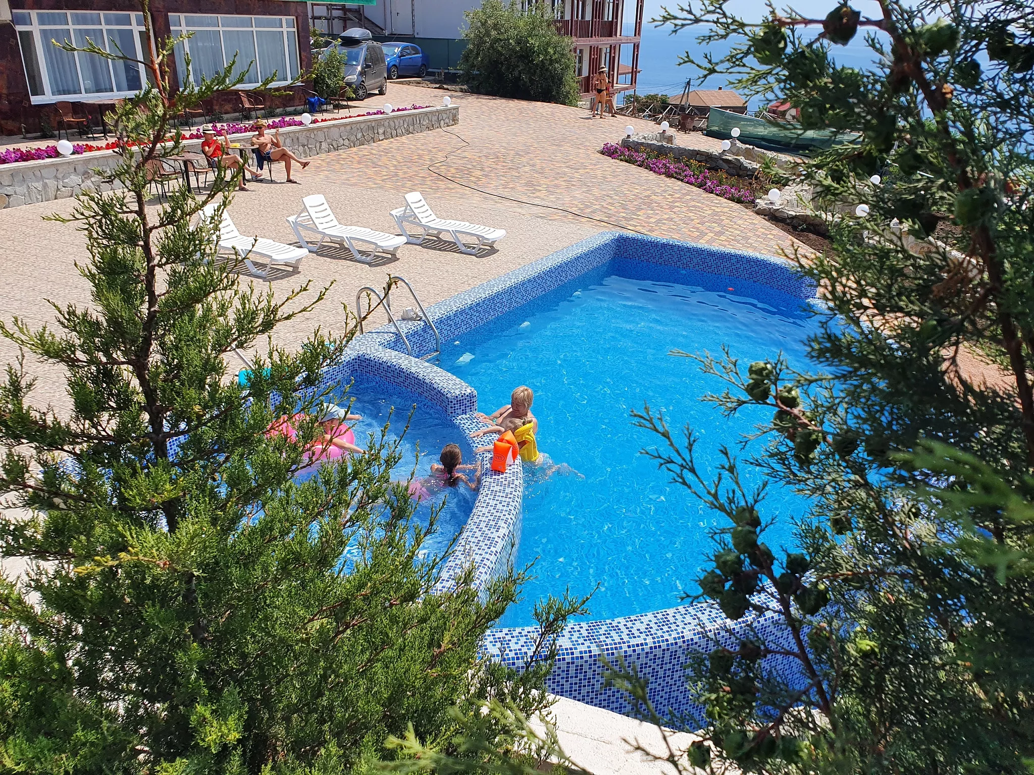 . Гостевой дом «Камилла Sunrise». Алушта