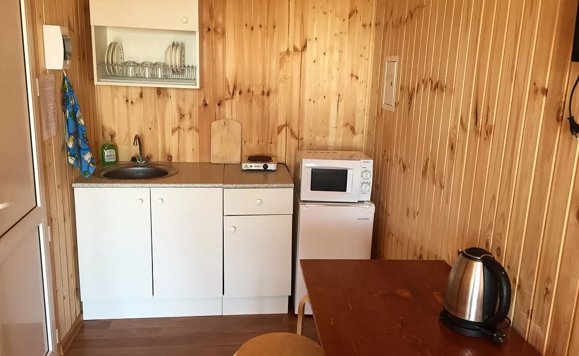 Трехместный номер с видом во двор.. Гостевой дом Морской бриз - Кучугуры. Кучугуры Трехместный номер с видом во двор.. Гостевой дом Морской бриз - Кучугуры. Кучугуры