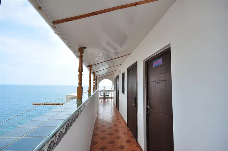 1-комнатный мансардный. Мини-отель "Домик со слоном". Рыбачье 1-комнатный мансардный. Мини-отель "Домик со слоном". Рыбачье