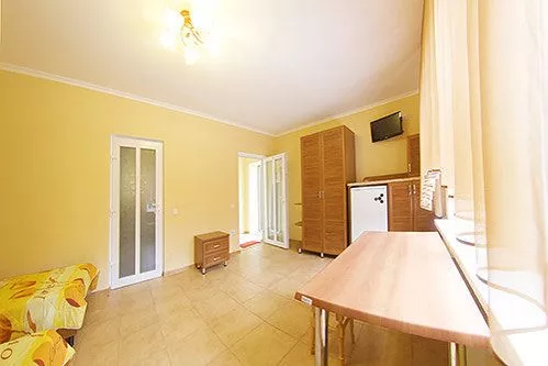 Трехместный номер. Дом отдыха "Дельфин". Семидворье