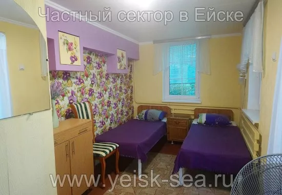 Эконом - номер. Гостевой дом на Кропоткина 39. Ейск