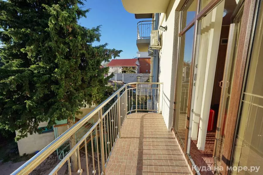 Номер на троих с балконом . Гостиница «У Розы». Лазаревское