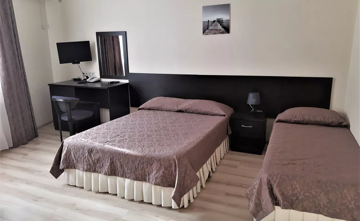 Стандарт 3-местный. Отель Робинзон. Анапа