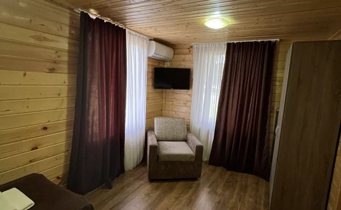 Домик с двумя спальнями и кухней. База отдыха "Скурча". Сухум