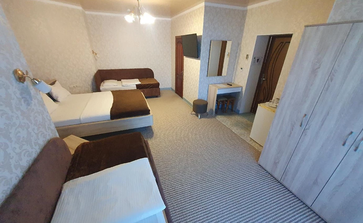 4-х местный стандарт. Гостиница  № 56 Семейный **. Симферополь
