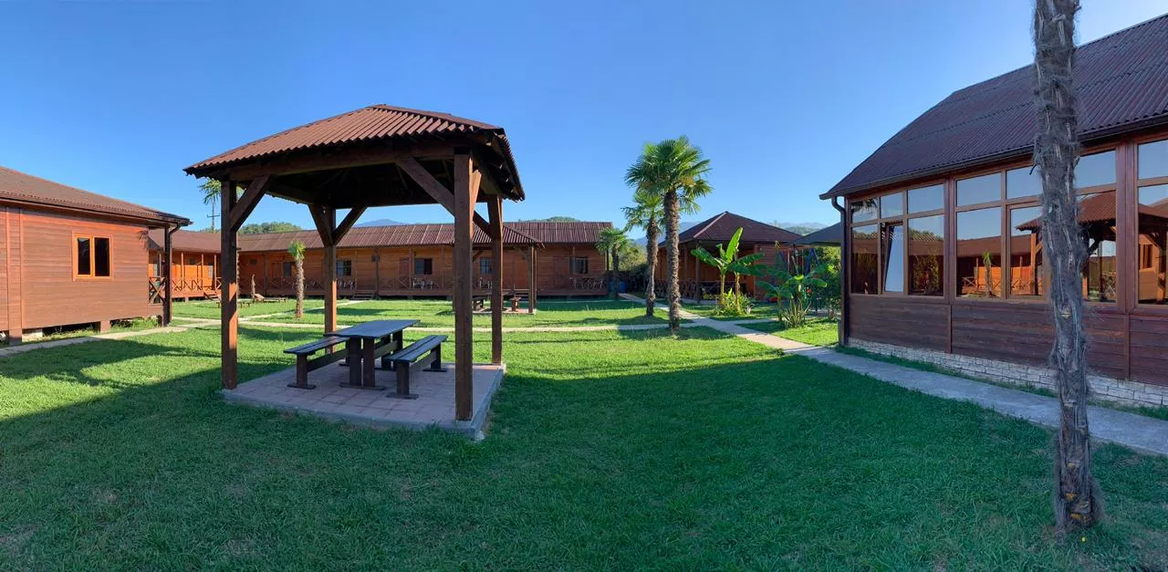 . Гостевой дом "Лдзаа". Пицунда