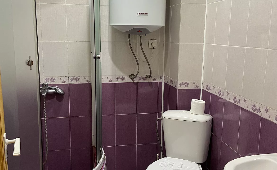 3-х местный номер с удобствами на 1-ом этаже. Гостевой дом У Сергея и Веры . Гагра