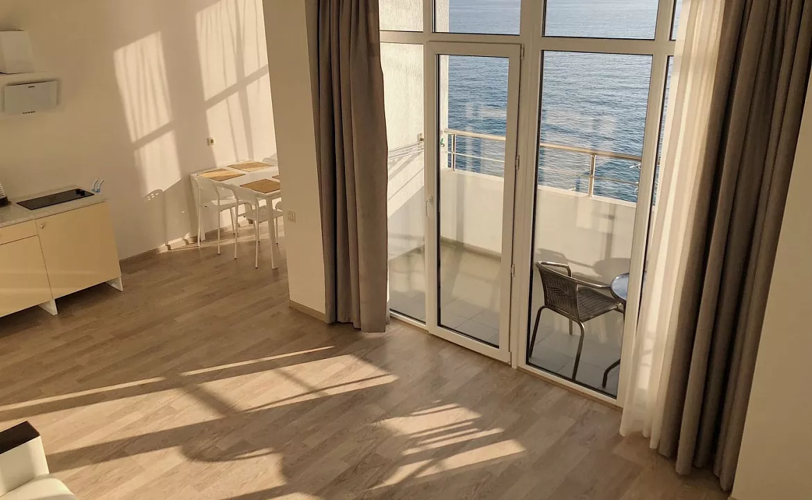 Апартаменты с видом на море. Отель АЙСБЕРГ. Лазаревское