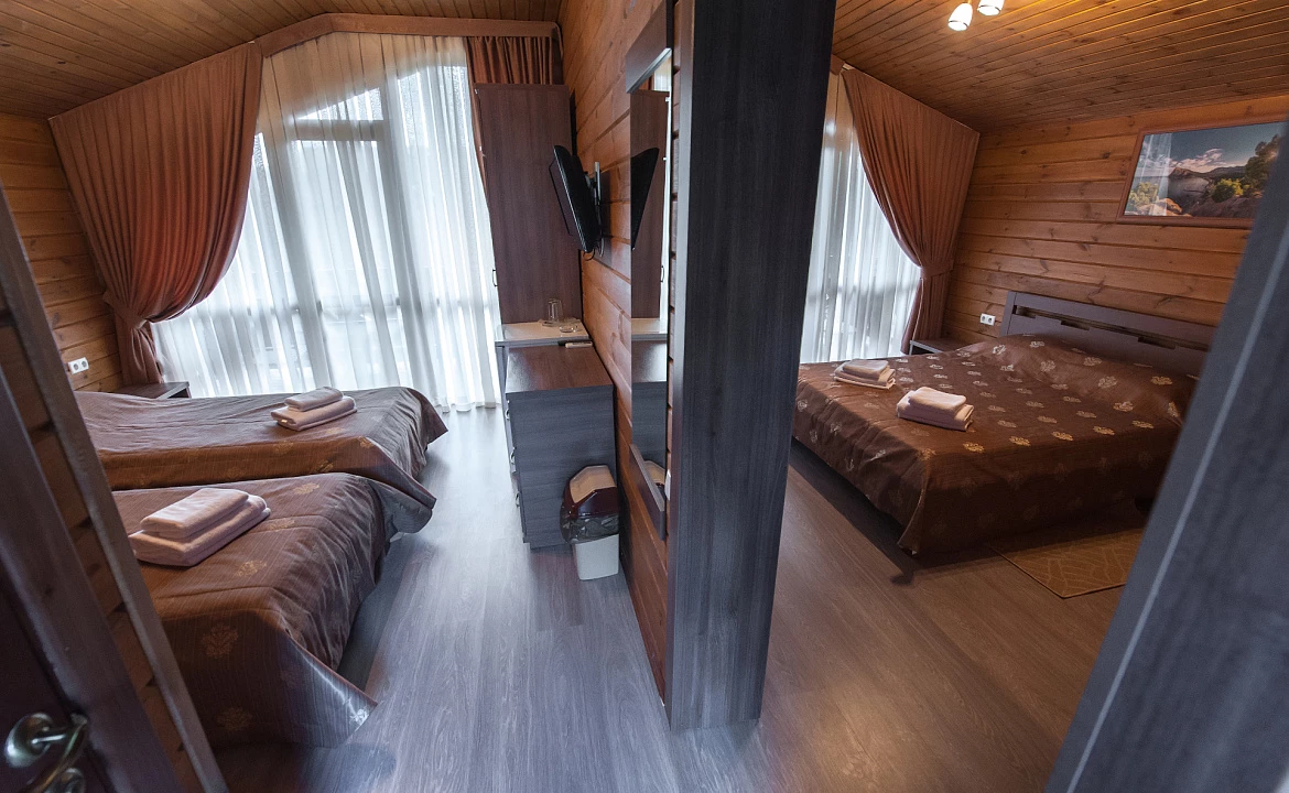 Двухкомнатный четырехместный номер (второй этаж). Гостевой дом "Зеленая бухта". Отдых с детьми