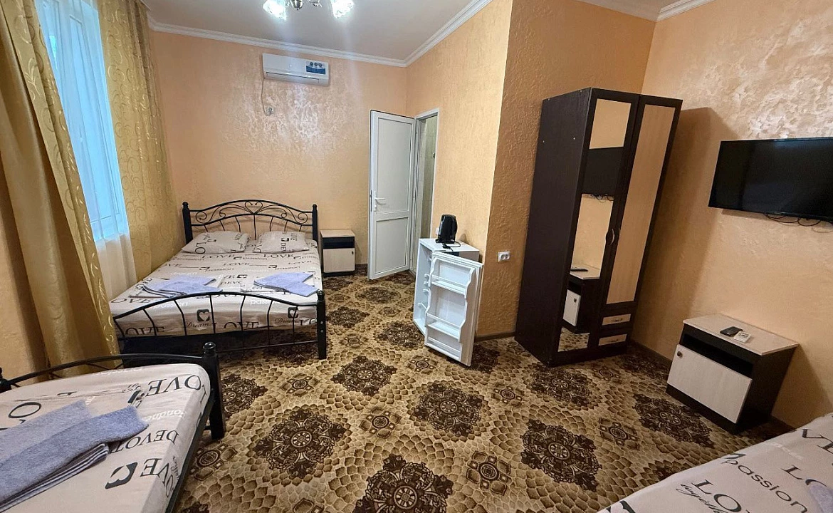 четырхместный номер люкс. Гостевой дом оникс. Цандрипш