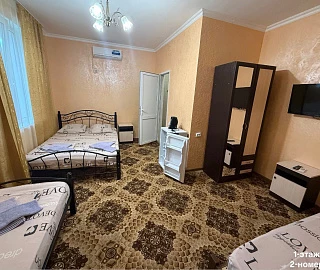 четырхместный номер люкс. Гостевой дом оникс. 