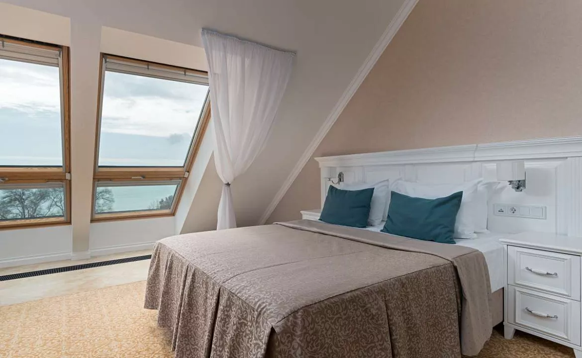 Однокомнатный двухместный номер «Стандарт Мансарда». Семейный отель Династия. Геленджик