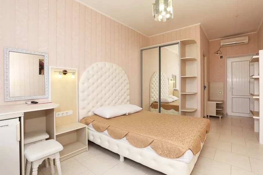 2-х местный люкс.  Частный отель Экватор. Береговое