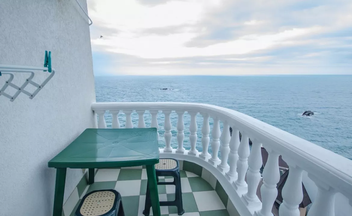 ПОЛУЛЮКС. Отель "Седьмое небо". Утёс