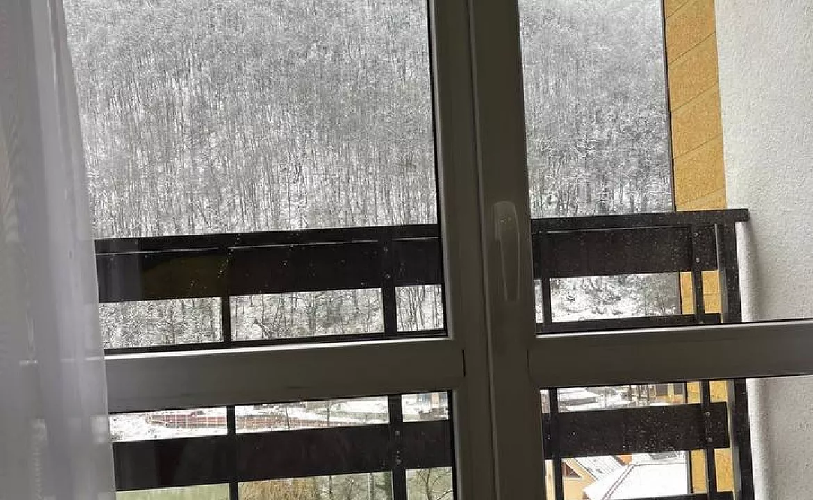 Красная поляна -вид на озеро и горы. Частный сектор Красная Поляна с видом на озеро и горы. Красная Поляна