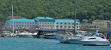 Гостевой комплекс и Яхт-Клуб "Торнадо" Новомихайловский