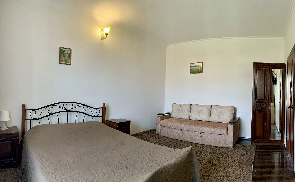 4-ех местный  ЛЮКС. Гостевой дом Калина. Гагра