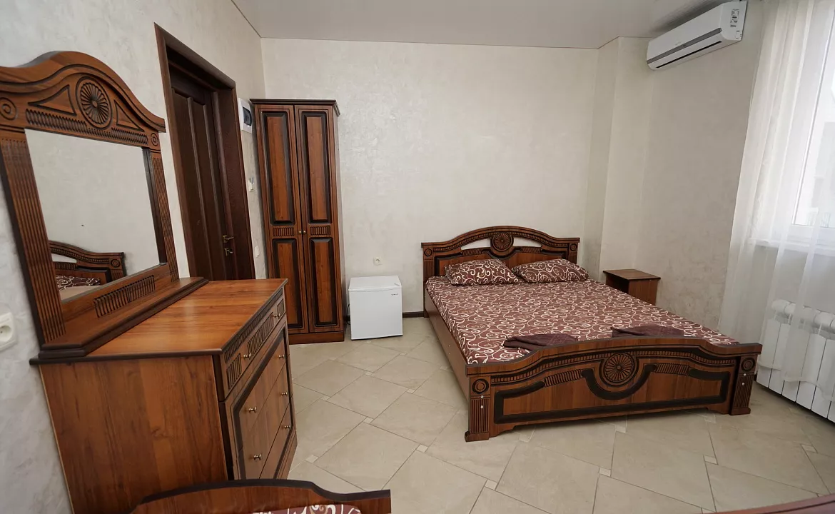 Номер на троих без балкона . Гостевой дом Эвелина - Лазаревское. Лазаревское