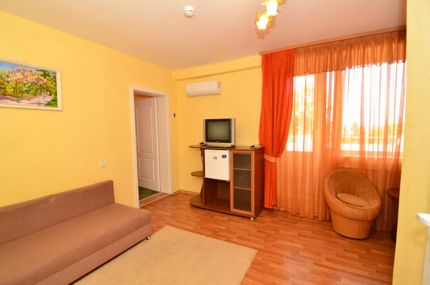 СЬЮТ 3-МЕСТНЫЙ НОМЕР С ТЕРРАСОЙ. Гостевой дом «Афалина». Севастополь СЬЮТ 3-МЕСТНЫЙ НОМЕР С ТЕРРАСОЙ. Гостевой дом «Афалина». Севастополь