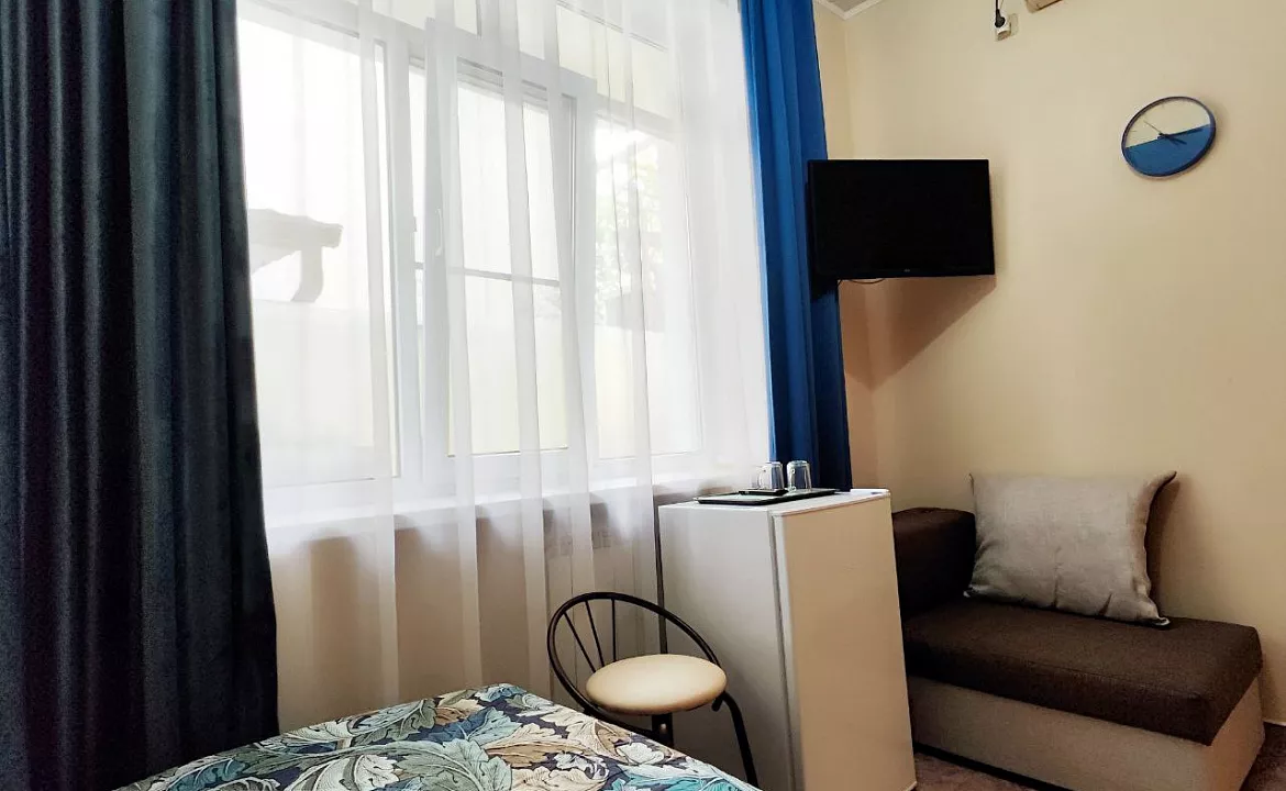 3-х местный номер Стандарт. Гостевой дом "Регион 86" . Адлер