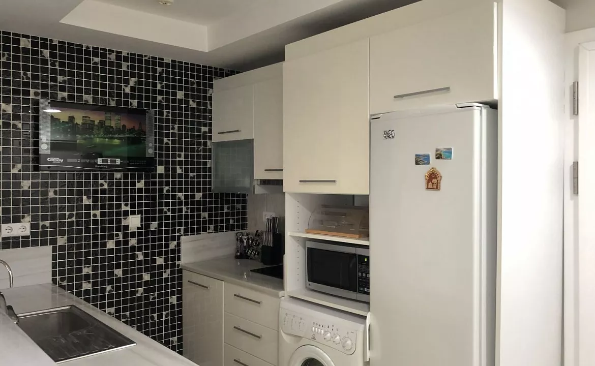 Апартаменты . Квартира в многоквартирном доме Апартаменты . Алушта