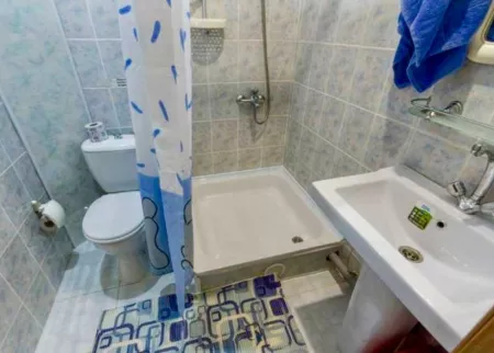 Трехместный полулюкс 1 и 2 этаж. Гостиница "Алекс". Витязево