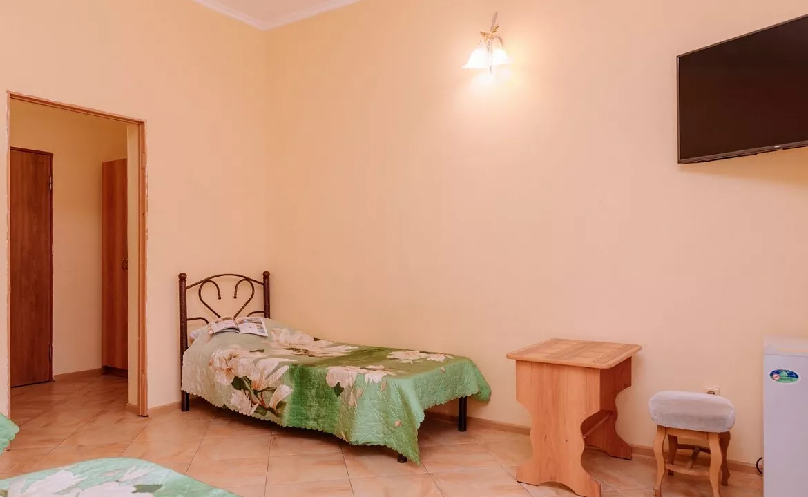 Стандарт с балконом. Гостевой дом "София" - Лазаревское. Лазаревское