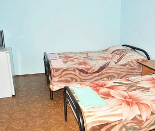 3-местный (удобства на блок, без балкона). Гостевой дом "Островок". 