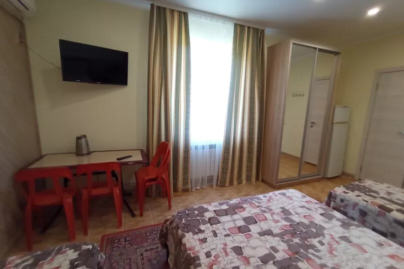 . Гостевой дом "Уютный дворик" на Толстого 42А. Геленджик