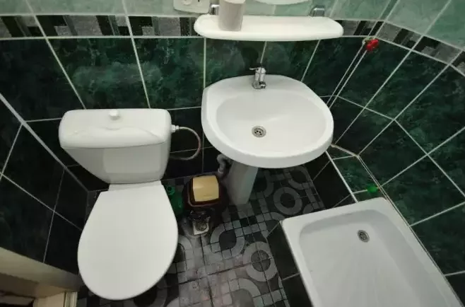 Эконом-класса 4-местный (DBL+TWIN) в блоке 3+4. Отель «Вертикаль». Домбай-гостиницы