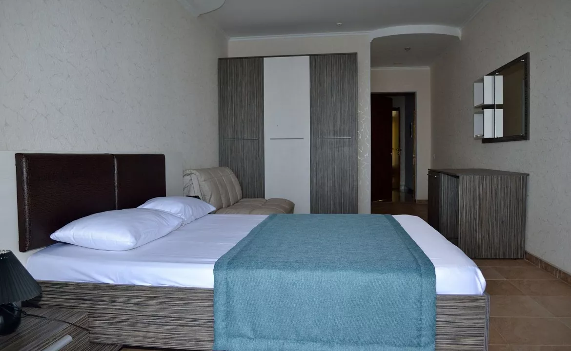 Стандарт (вид на море). Hotel & Osteophaty center "Lotus". Утёс