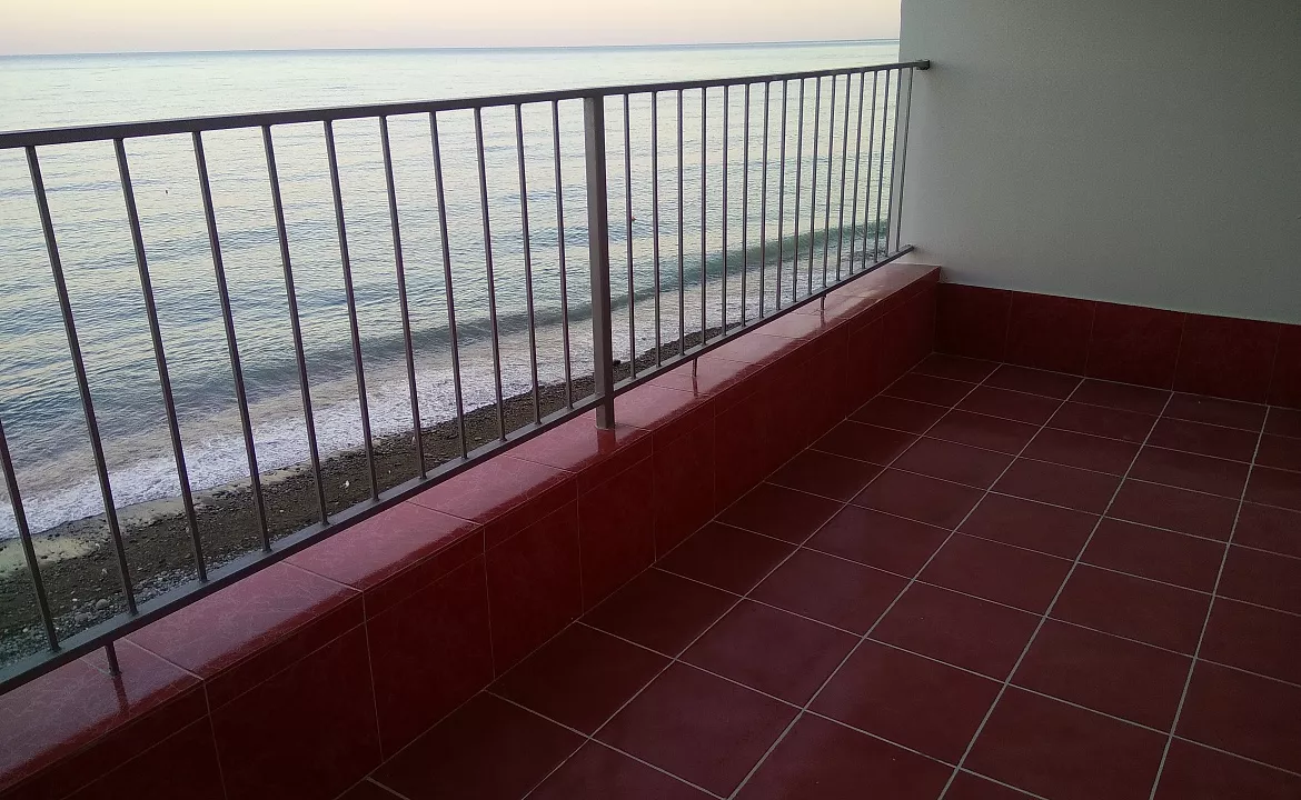 «Люкс» с лоджией (S =10 м2) с видом на море. Гостевой дом Эдем в Волконке. Лазаревское