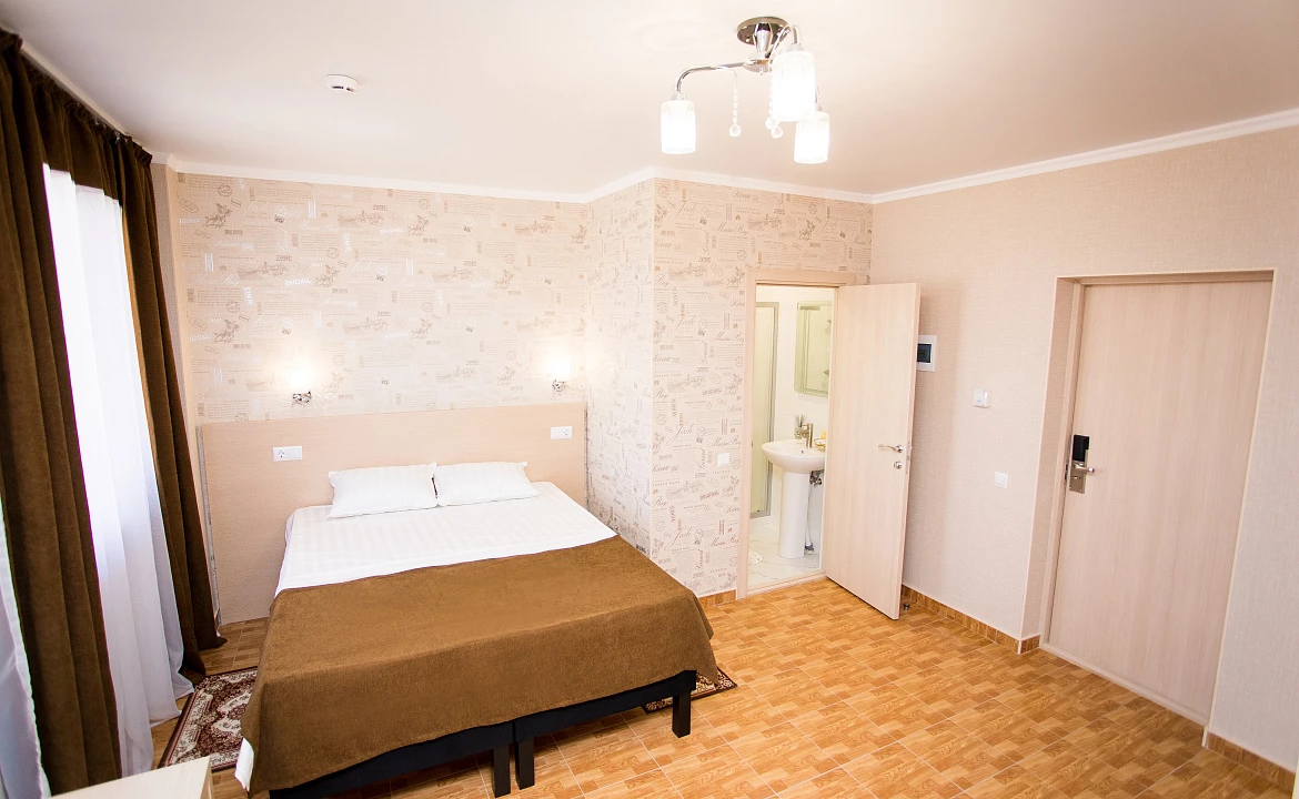 4-х местный «Джуниор сьют» без балкона. Отель "Alfa Summer". Анапа