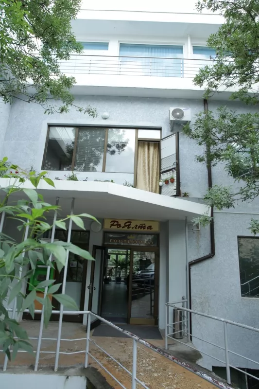 . Гостиница "РоЯлта". Алупка