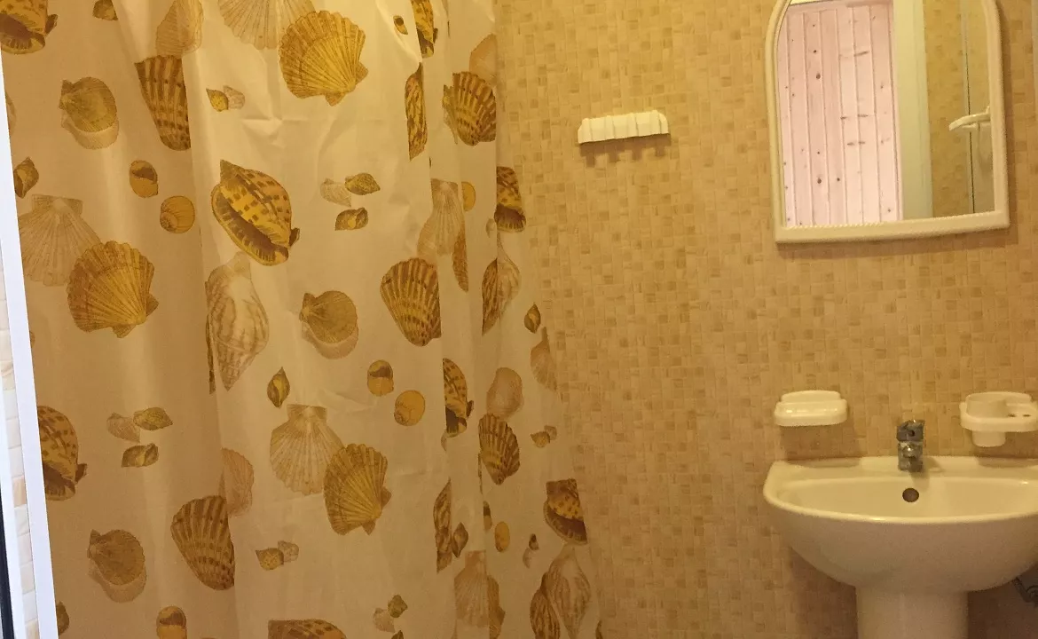 Четырехместный номер с видом во двор.. Гостевой дом Морской бриз - Кучугуры. Кучугуры Четырехместный номер с видом во двор.. Гостевой дом Морской бриз - Кучугуры. Кучугуры