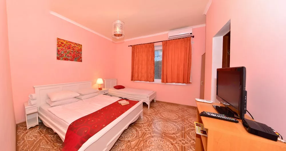 Домик 3 с кухней. Частная усадьба "Дом Роз". Заозерное