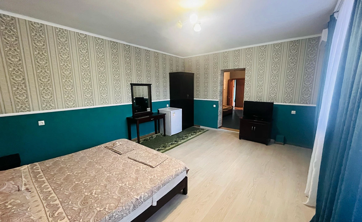 Семейный четырёхместный комфорт. Гостевой дом УЮТ на ул. Новороссийское шоссе 1/7. Джубга