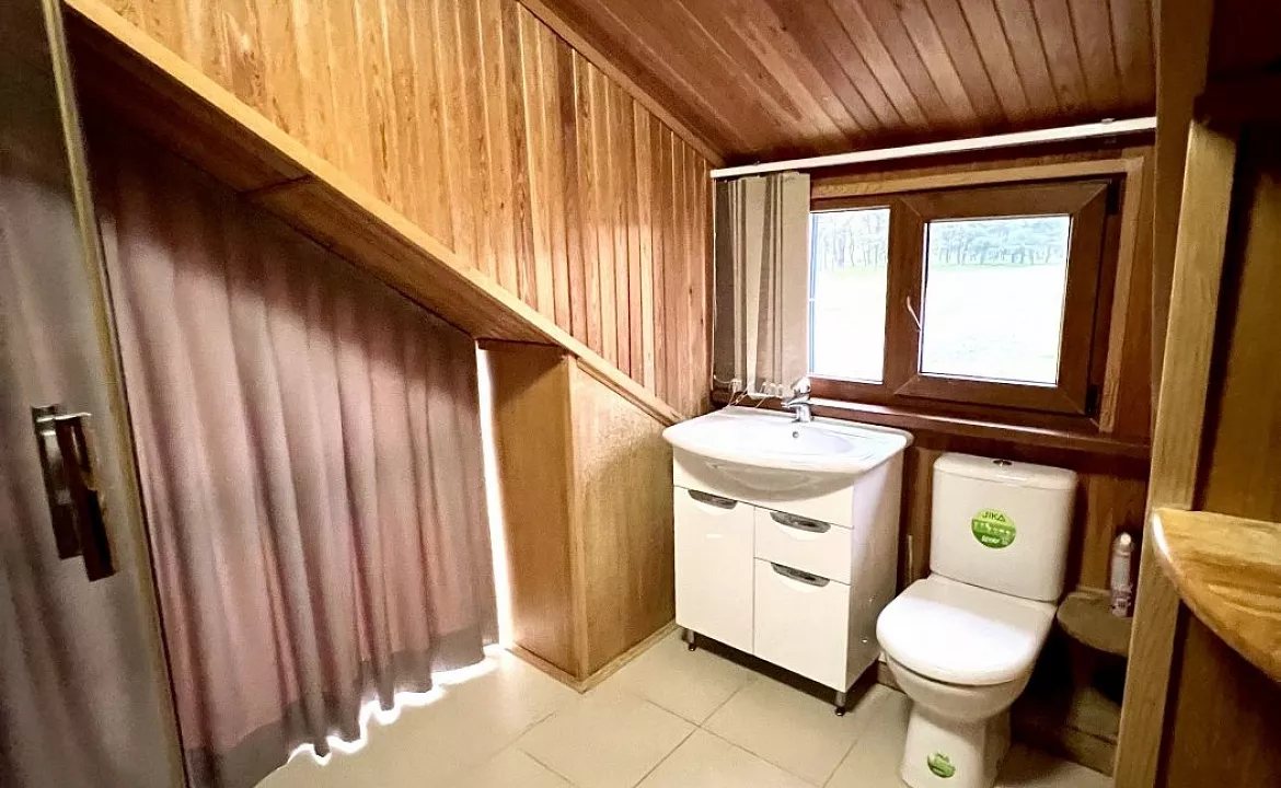 Двух этажный коттедж возле озера. База отдыха "Скурча". Сухум