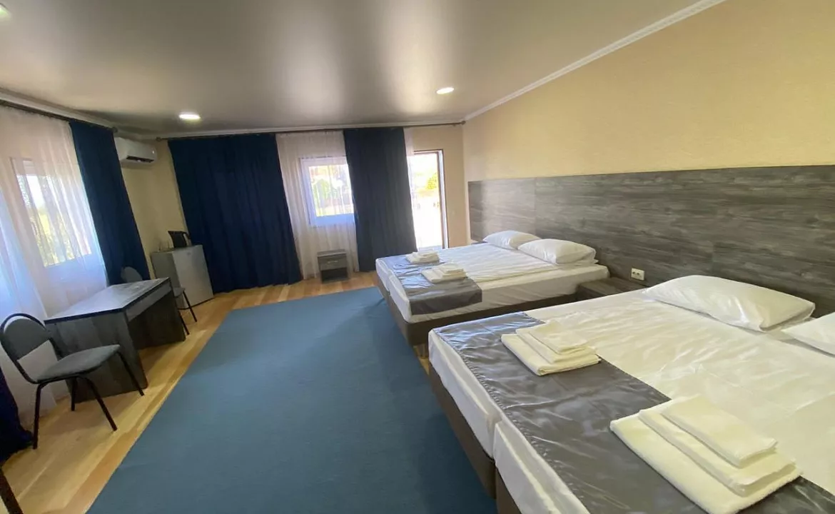 4-х местный номер с отдельным индивидуальным входом Завтрак включен. База отдыха "Скурча". Сухум