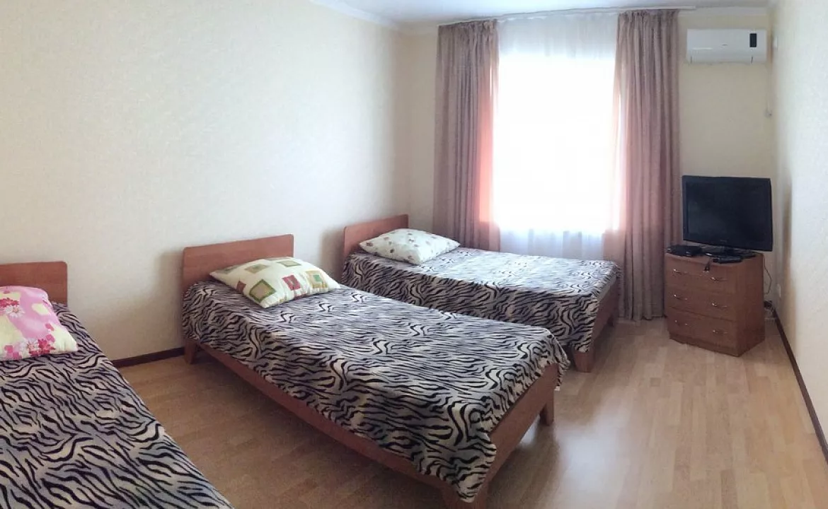 1но комнатный номер на 3-4 человека. Гостевой дом ГРИГОРИЙ. Орджоникидзе 1но комнатный номер на 3-4 человека. Гостевой дом ГРИГОРИЙ. Орджоникидзе