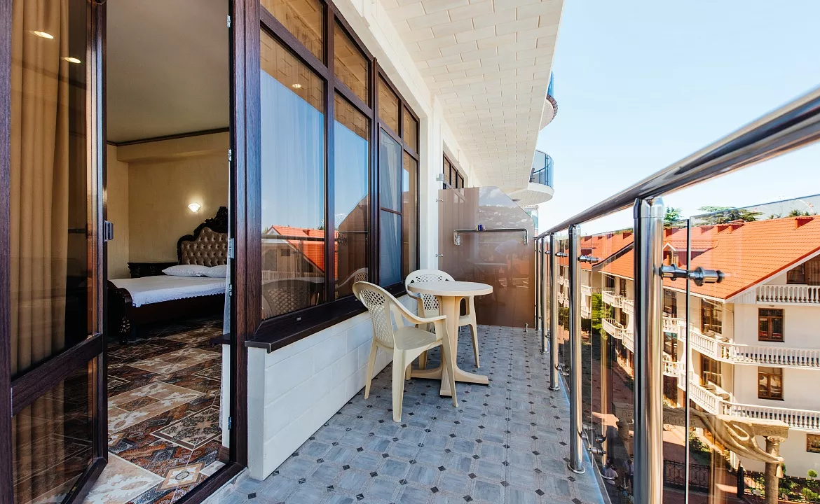 Люкс с балконом 2+3. Отель "Атлант". Лазаревское Люкс с балконом 2+3. Отель "Атлант". Лазаревское