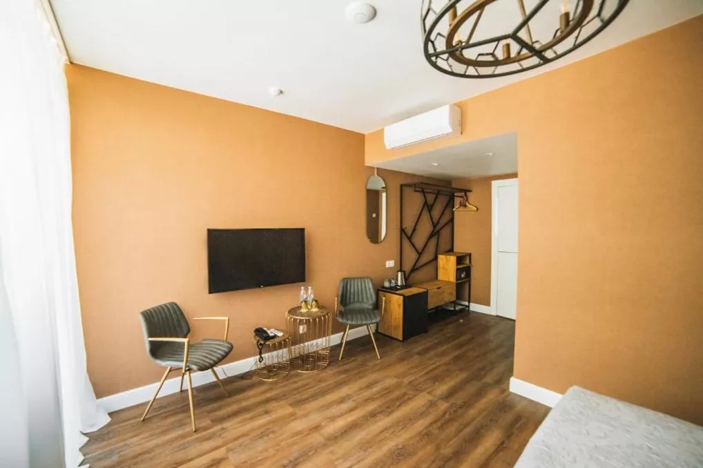 Улучшенный номер с кроватью размера 