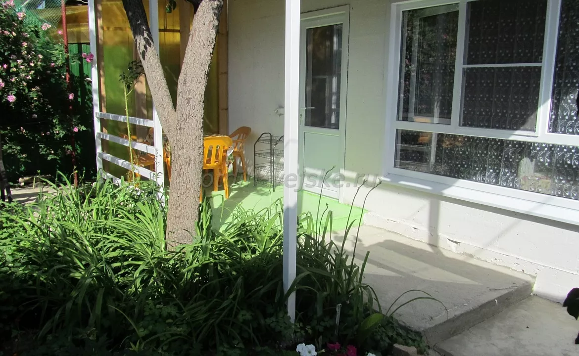 Однокомнатный номер-студия. Частный сектор "На Море". Ейск