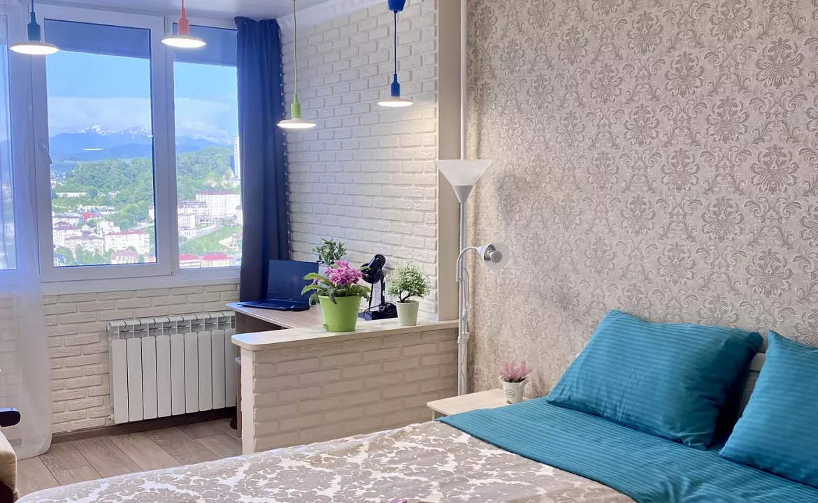 Квартира с великолепным видом на Горы и Море. Квартира в многоквартирном доме C видом на Горы и Море на Дмитриевой 56. Сочи