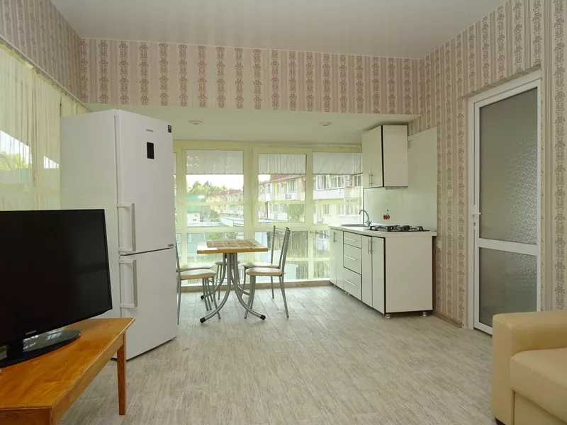 3х-комнатная квартира. Квартира в многоквартирном доме Кирова 125 кв 4". Адлер