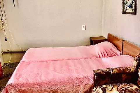 Трехместная комната с санузлом на этаже. Частный сектор "Светлана на Луговой". Адлер