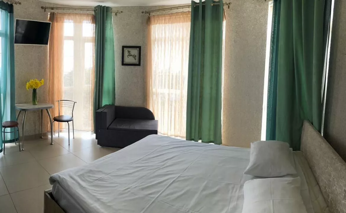 Круглый видовой номер. Отель Апарт отель "Дуэт". Ялта