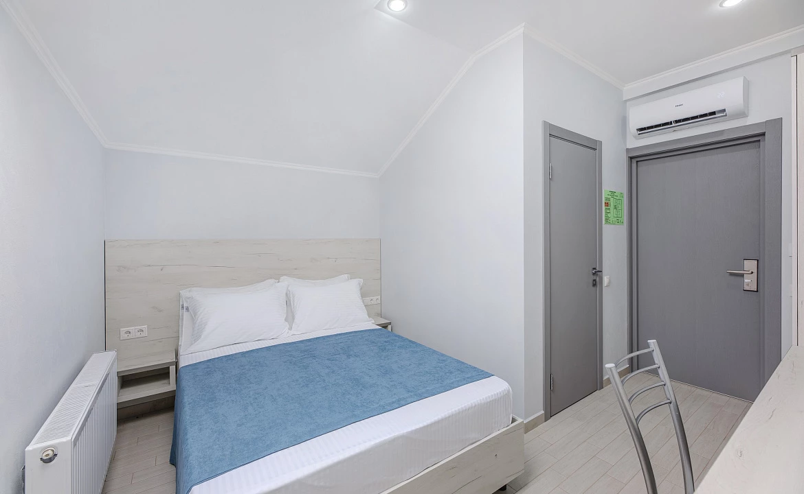 стандарт дабл эконом мансарда. Отель отель Авис. Криница