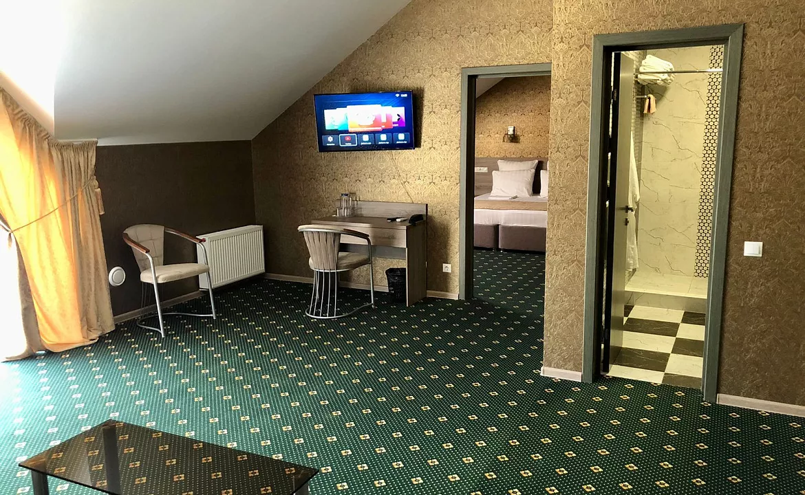 Двухкомнатный ЛЮКС вид на окрестности 4 этаж. Отель "РЕВЮ". Агой