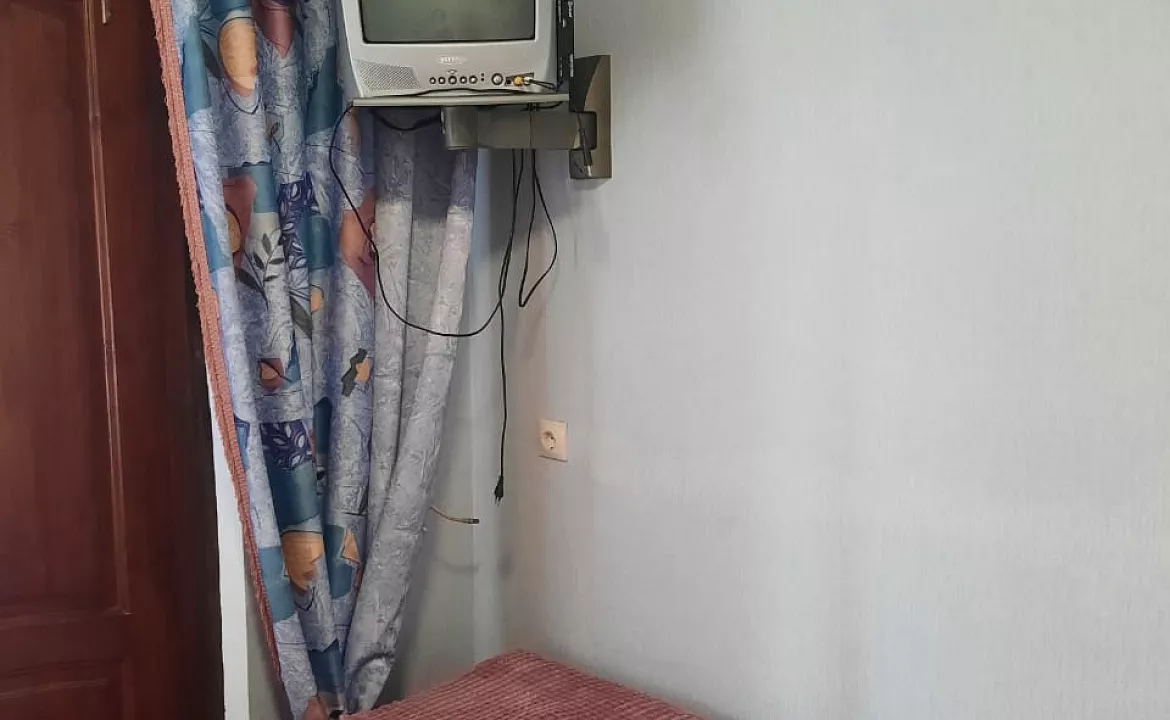 Трехместный удобства на этаже.. Гостевой дом "Галина" . Вишневка Трехместный удобства на этаже.. Гостевой дом "Галина" . Вишневка